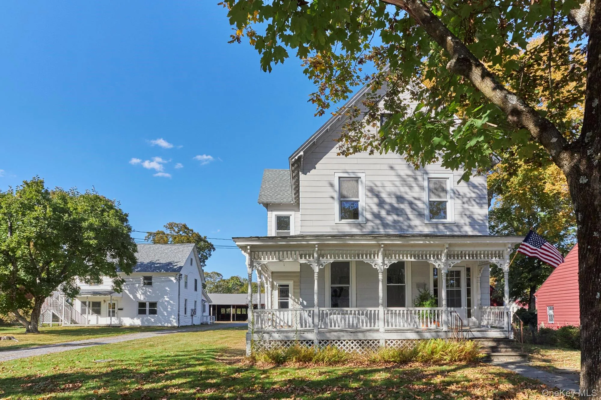 Victorian House & Carriage House Victorian House & Carriage House