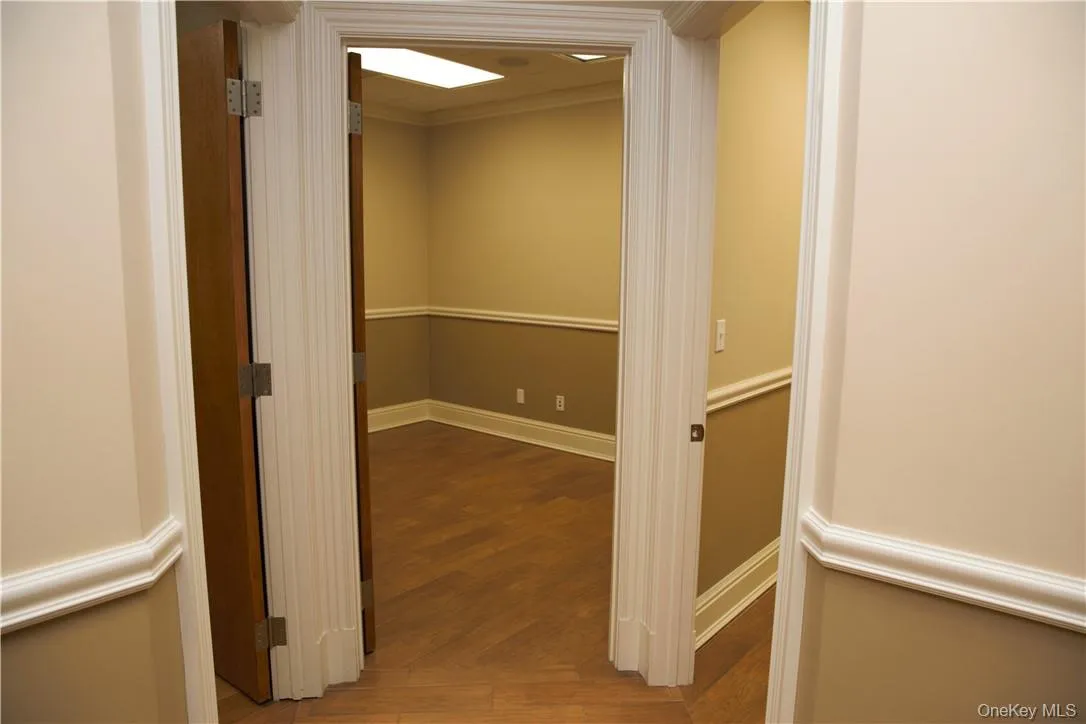 Hallway to offices 2, 3 and 4. Hallway to offices 2, 3 and 4.