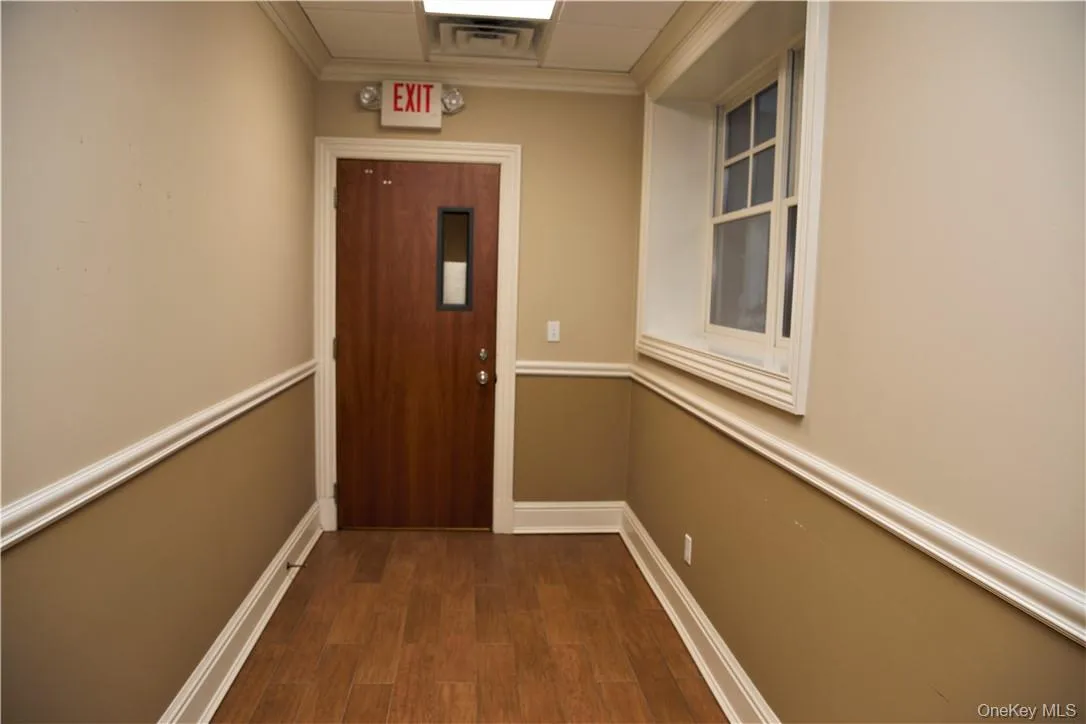 Entrance into the 2,700 SF space that still feels brand new. Entrance into the 2,700 SF space that still feels brand new.