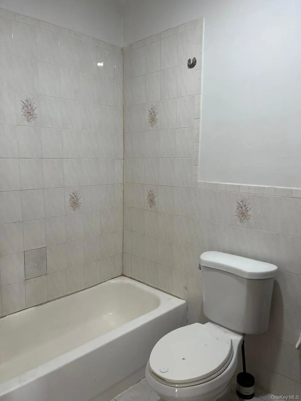 Full bathroom with tile walls and bathing tub / shower combination Full bathroom with tile walls and bathing tub / shower combination