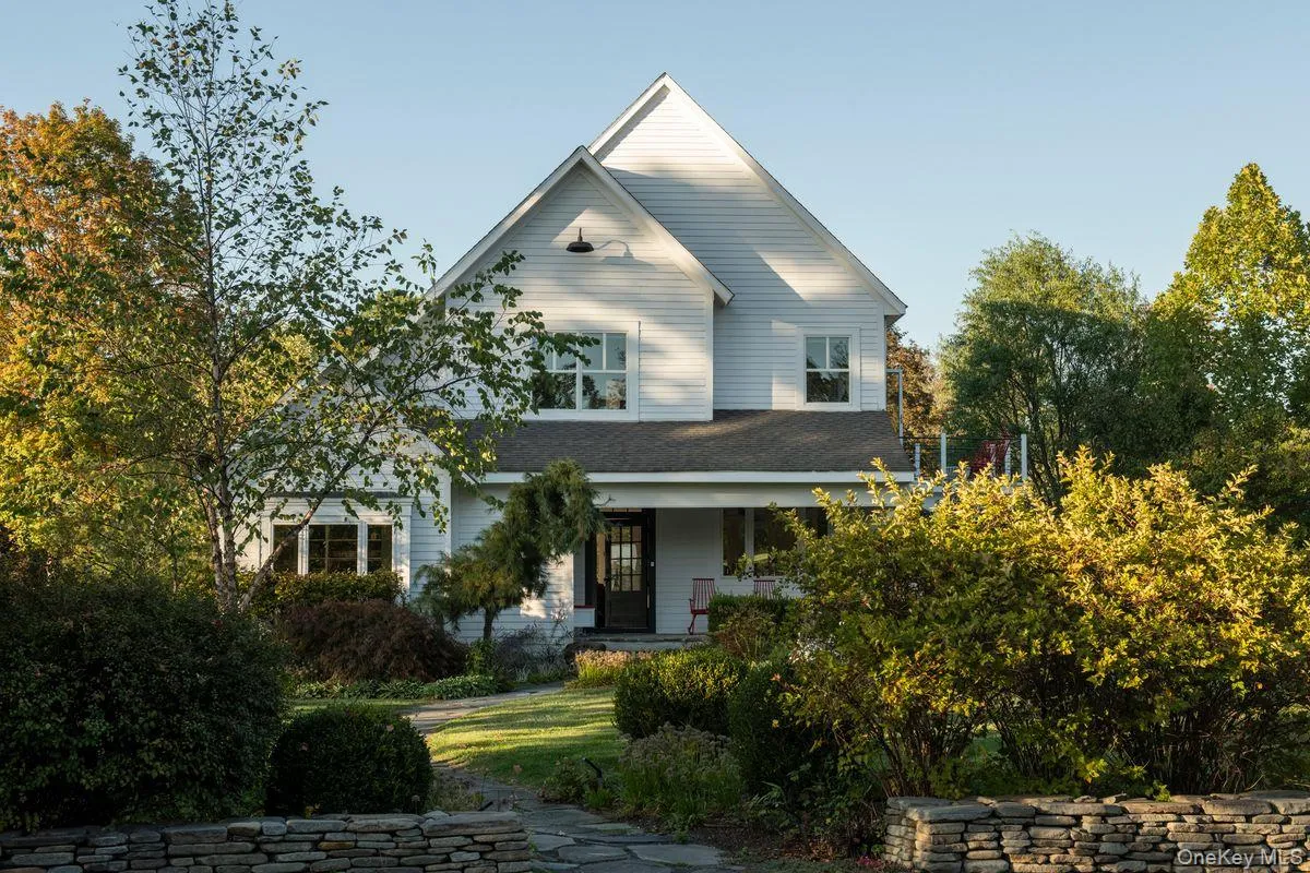 View of front of house with a porch View of front of house with a porch