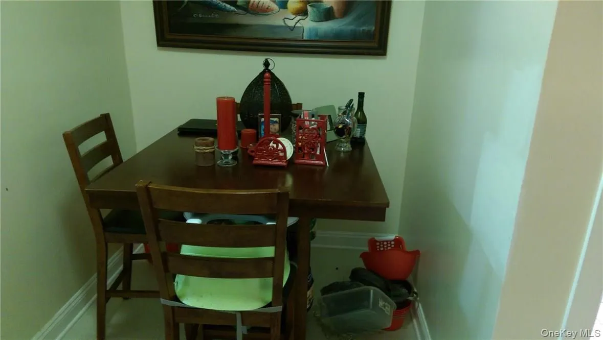 Bright, 2020-renovated eat-in kitchen, freshly-painted and cleaned. Bright, 2020-renovated eat-in kitchen, freshly-painted and cleaned.