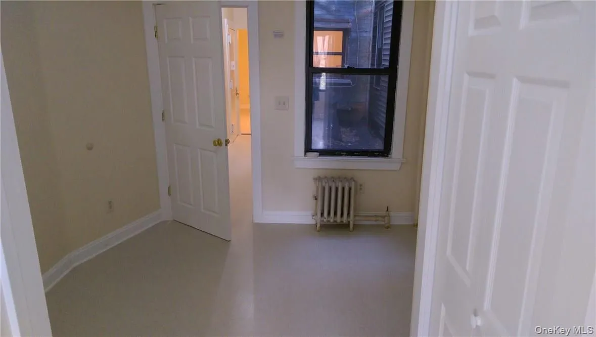 Good-sized, 2020-renovated ground-floor second bedroom, freshly-painted & cleaned (railroad style). Good-sized, 2020-renovated ground-floor second bedroom, freshly-painted & cleaned (railroad style).