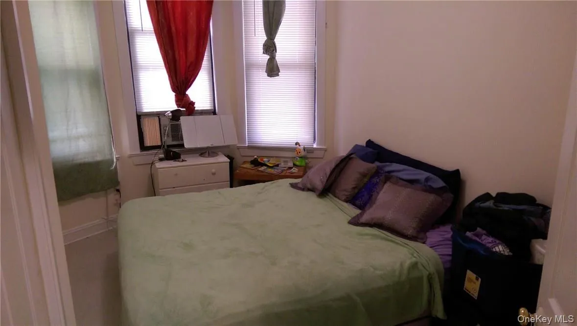 Spacious, bright, 2020-renovated ground-floor primary bedroom, freshly-painted & cleaned. Spacious, bright, 2020-renovated ground-floor primary bedroom, freshly-painted & cleaned.