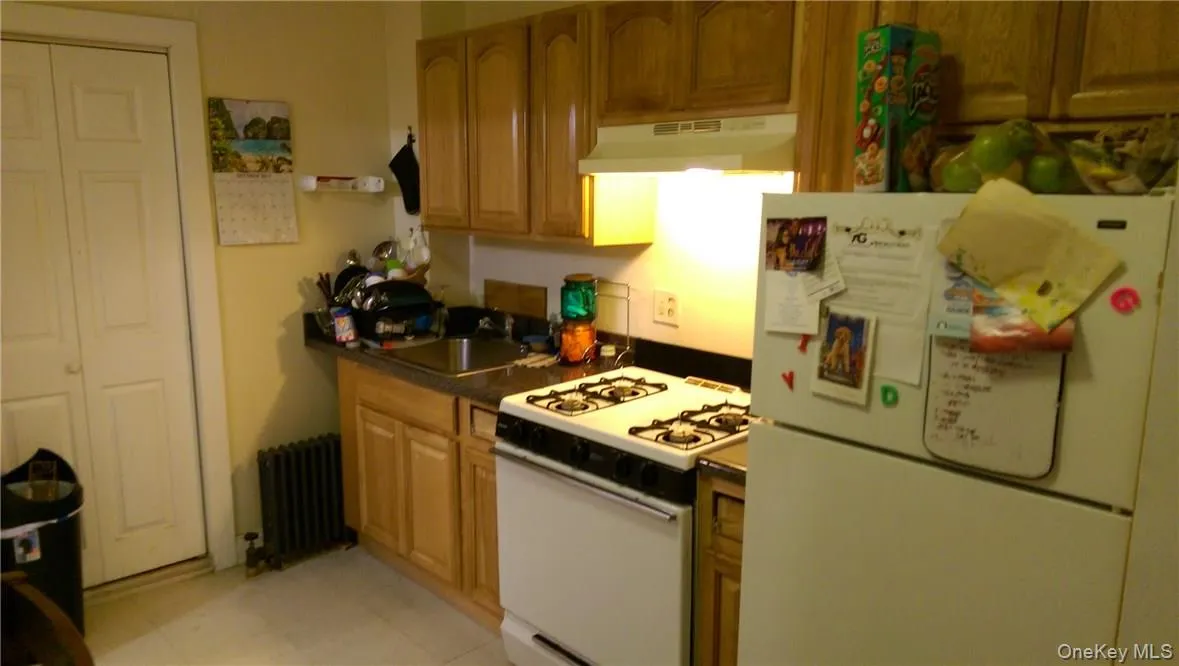 Bright, spacious, 2020-renovated eat-in kitchen, freshly-painted and cleaned; 2020 refrigerator; 2021 gas range Bright, spacious, 2020-renovated eat-in kitchen, freshly-painted and cleaned; 2020 refrigerator; 2021 gas range