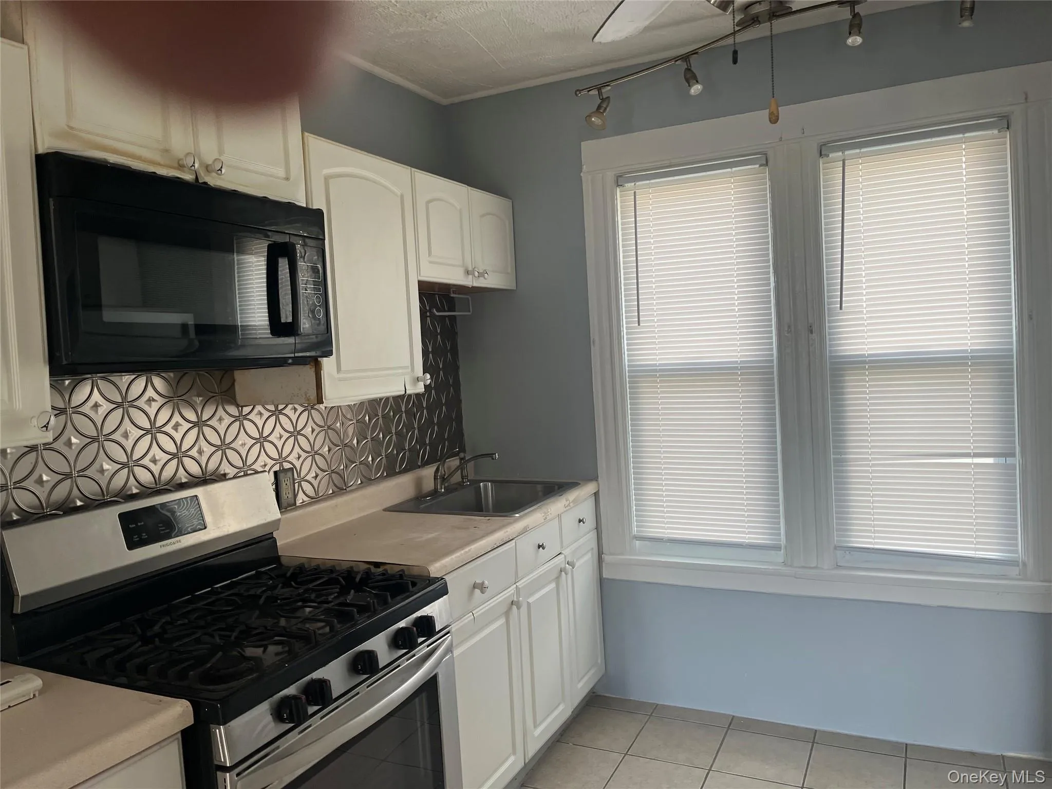 Kitchen with ceramic tiled floor, stainless steel gas range Kitchen with ceramic tiled floor, stainless steel gas range