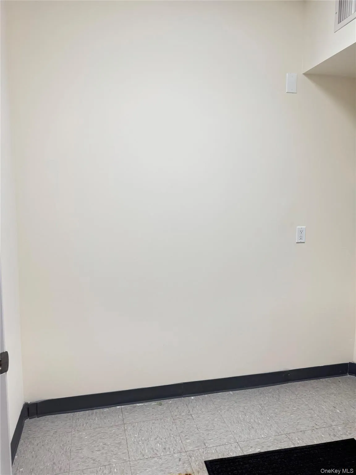 Unfurnished room with baseboards Unfurnished room with baseboards