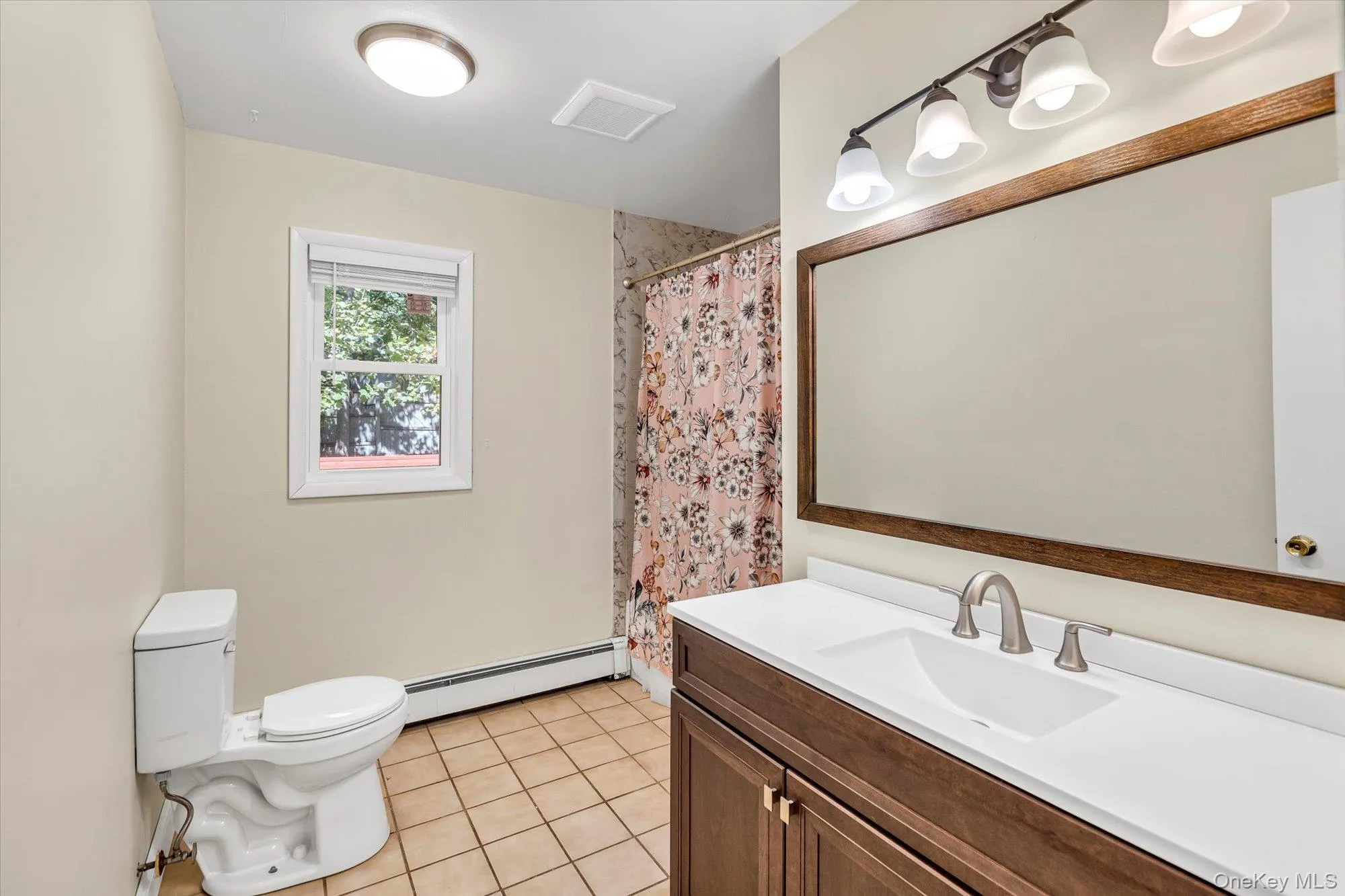 Full bathroom Full bathroom