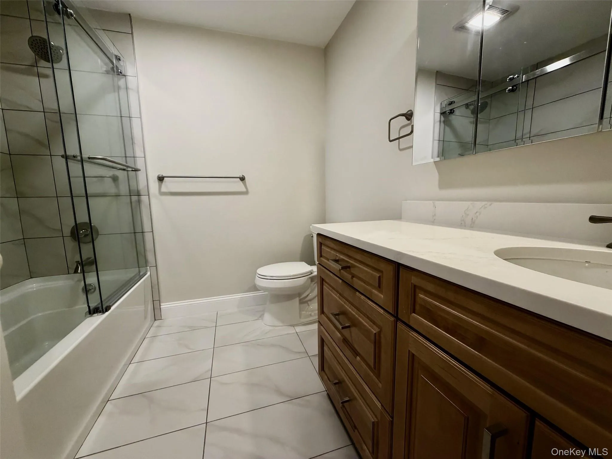 Hall bath w tub Full bathroom Hall bath w tub Full bathroom