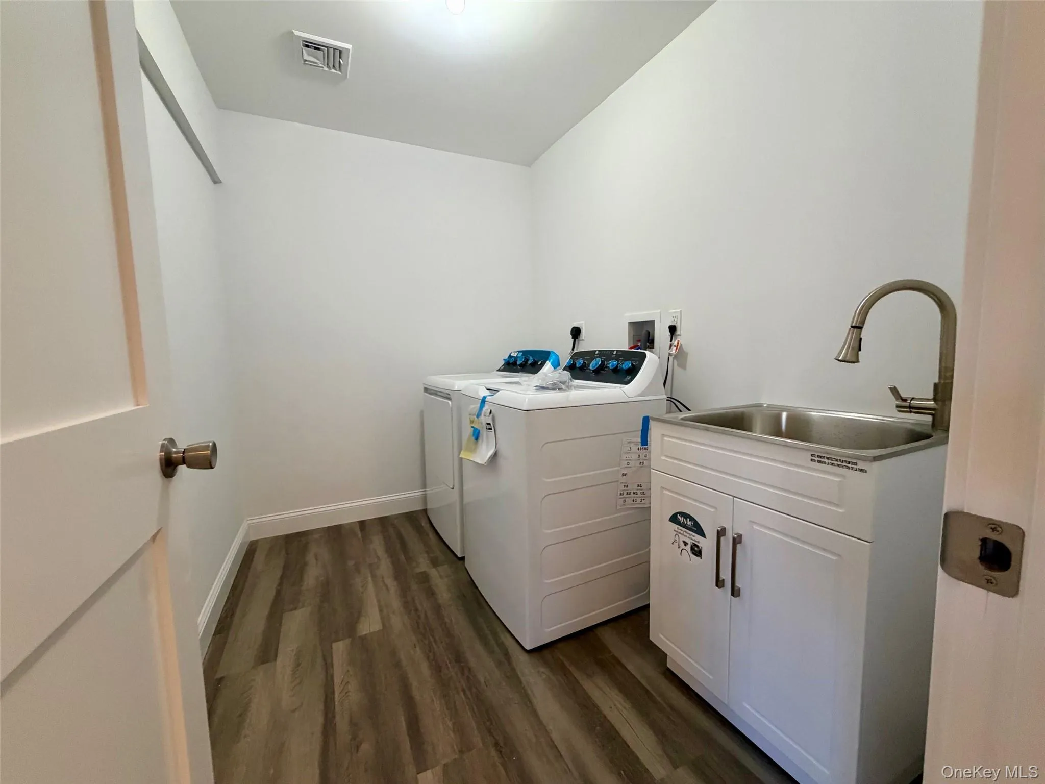 4 Webster Place, Patterson, NY, 3 Bedrooms Bedrooms, 8 Rooms Rooms,3 BathroomsBathrooms,Residential,For Rent,Webster,0,923220 4 Webster Place, Patterson, NY, 3 Bedrooms Bedrooms, 8 Rooms Rooms,3 BathroomsBathrooms,Residential,For Rent,Webster,0,923220