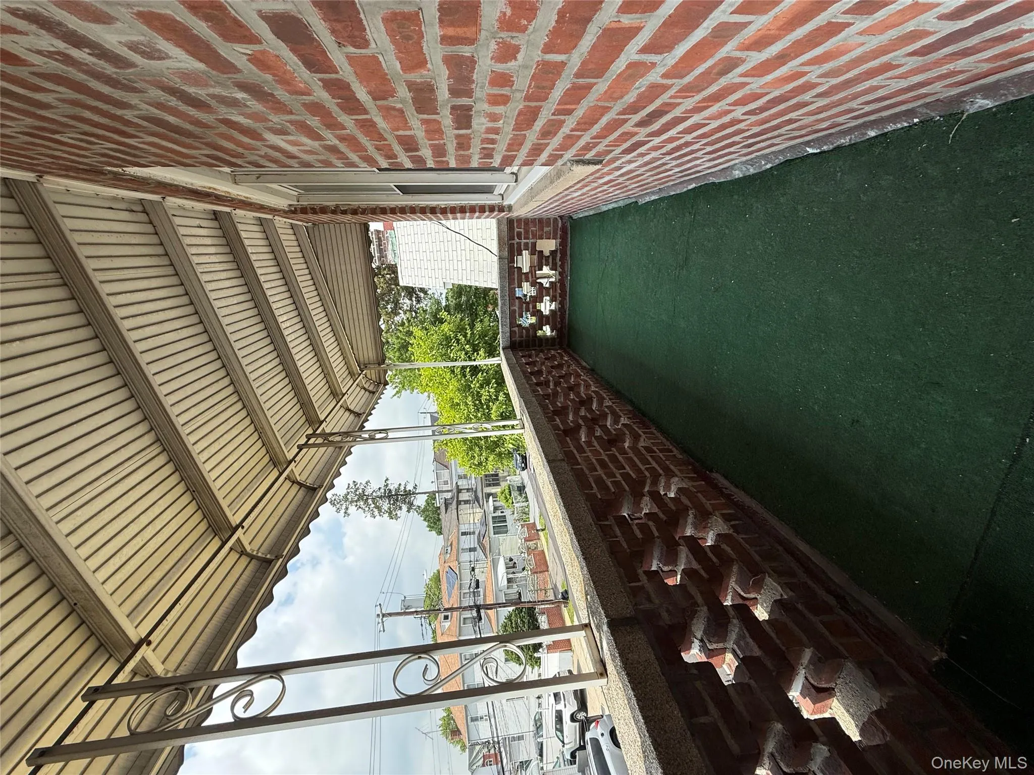 Balcony with turf Balcony with turf