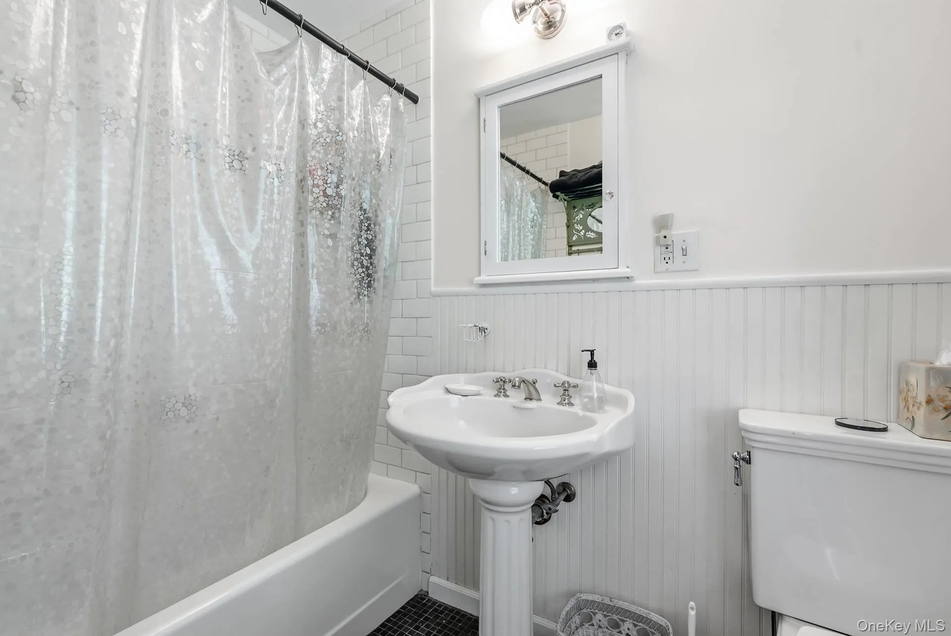 50 Barnes Hole Road, East Hampton, NY, 3 Bedrooms Bedrooms, 8 Rooms Rooms,2 BathroomsBathrooms,Residential,For Rent,Barnes Hole,0,923384 50 Barnes Hole Road, East Hampton, NY, 3 Bedrooms Bedrooms, 8 Rooms Rooms,2 BathroomsBathrooms,Residential,For Rent,Barnes Hole,0,923384