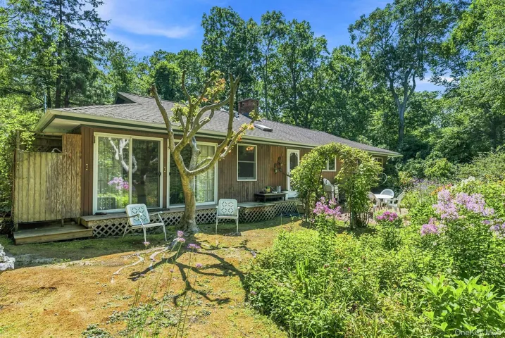 50 Barnes Hole Road, East Hampton, New York 11937