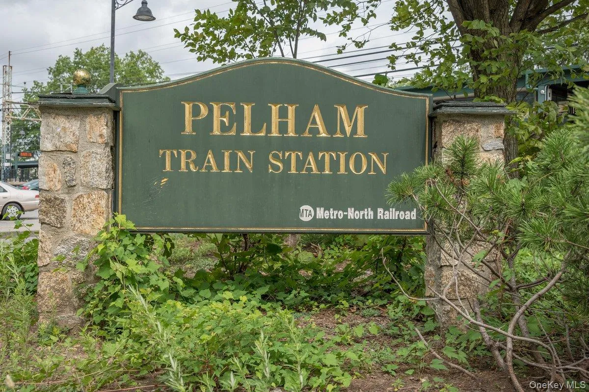 1.4 miles to the Pelham Metronorth, 30 mins to NYC 1.4 miles to the Pelham Metronorth, 30 mins to NYC