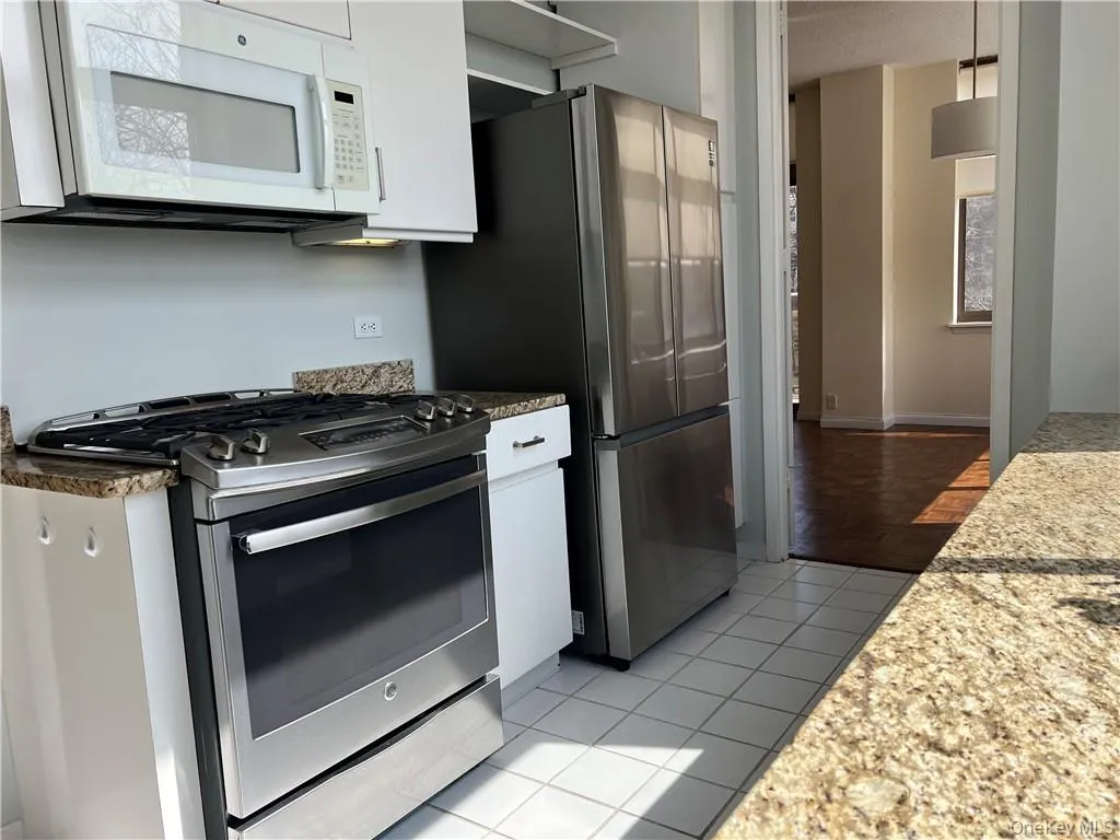 Alternative View of Kitchen w/Stainless Steel Appliances Alternative View of Kitchen w/Stainless Steel Appliances
