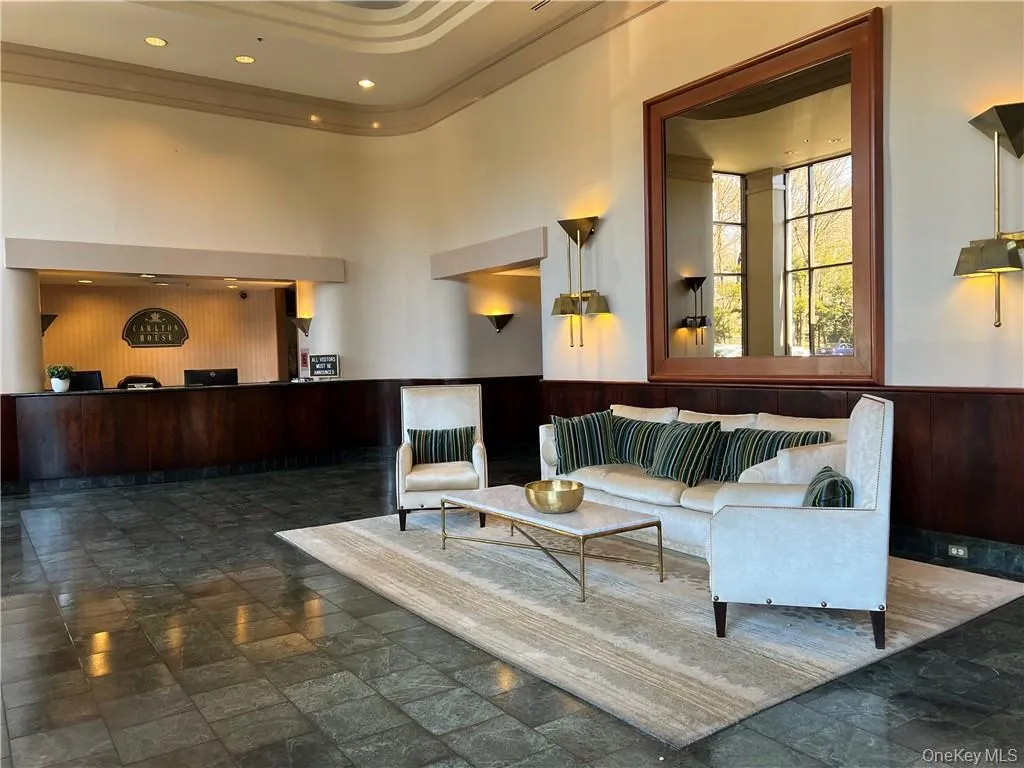 Lobby w/24 Hr. Concierge Lobby w/24 Hr. Concierge