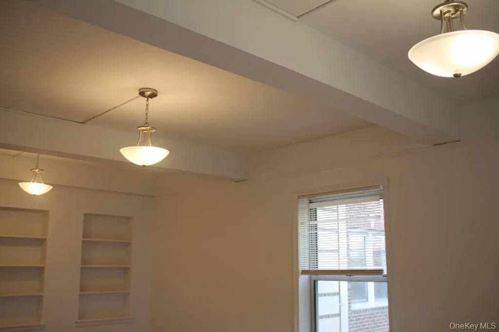 Detailed view of built in features Detailed view of built in features