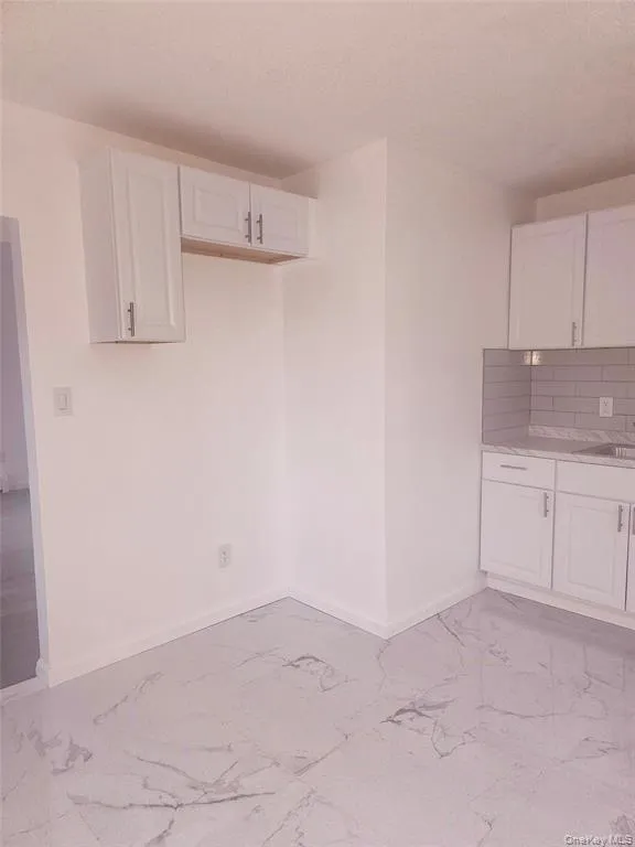1471 Straight Path, Babylon, NY, 2 Bedroom Bedrooms, 5 Room Rooms,1 BathroomBathrooms,Residential Lease,For Rent,Straight,0,924007 1471 Straight Path, Babylon, NY, 2 Bedroom Bedrooms, 5 Room Rooms,1 BathroomBathrooms,Residential Lease,For Rent,Straight,0,924007