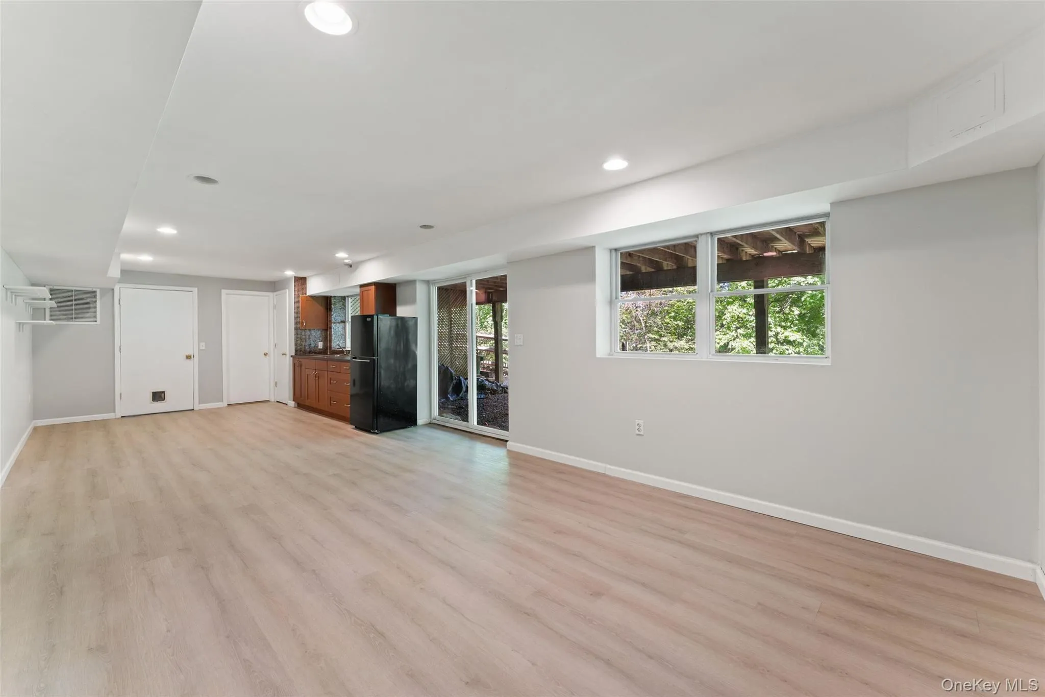 Lower walkout level with summer kitchen Lower walkout level with summer kitchen