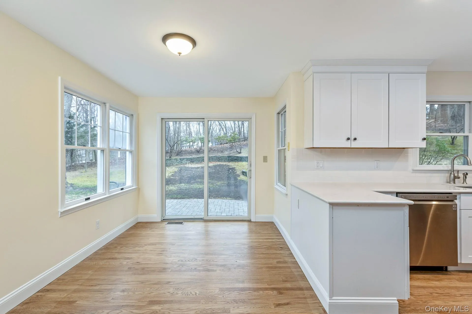Bright Breakfast Area Bright Breakfast Area