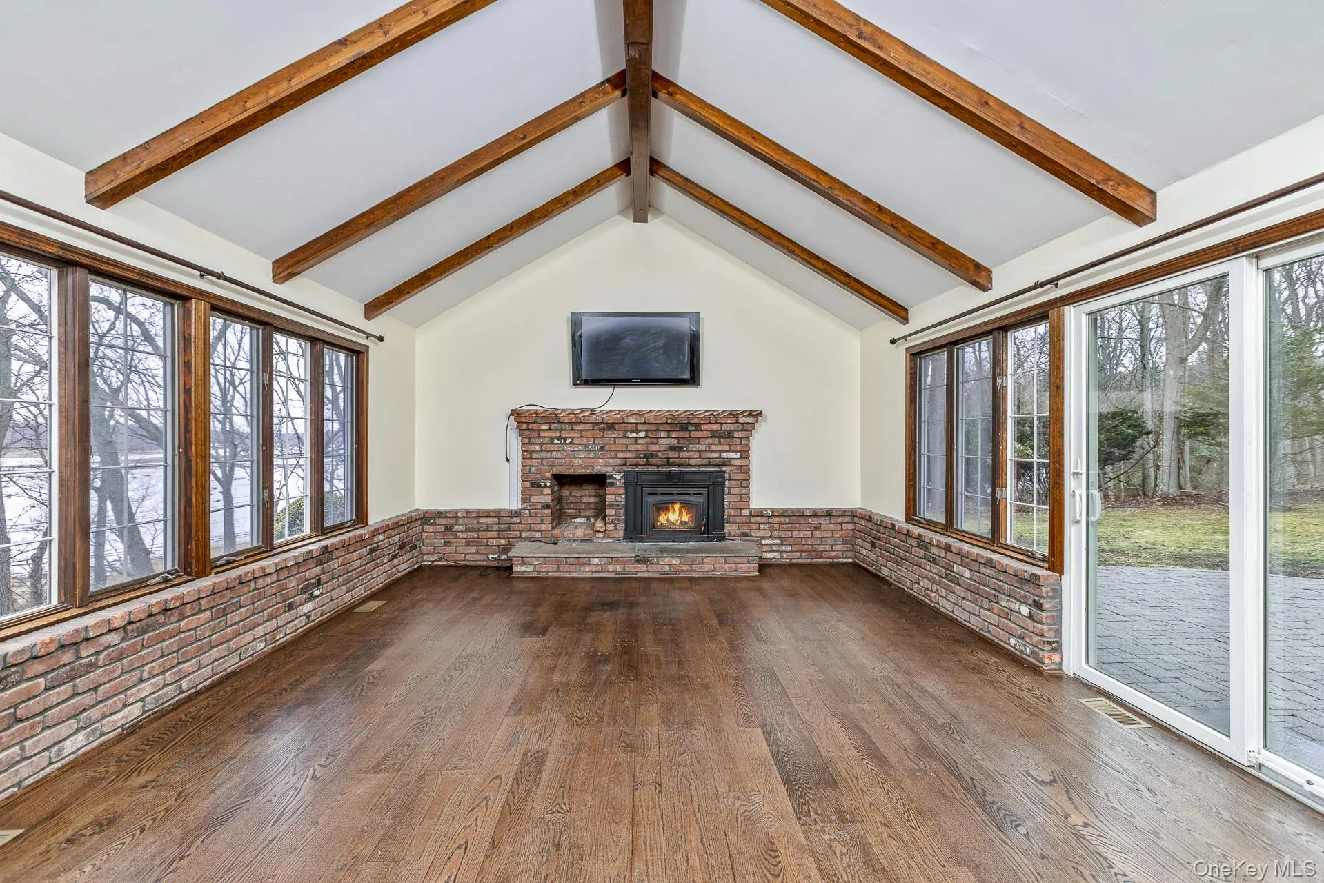 Den with Vaulted Ceiling Den with Vaulted Ceiling