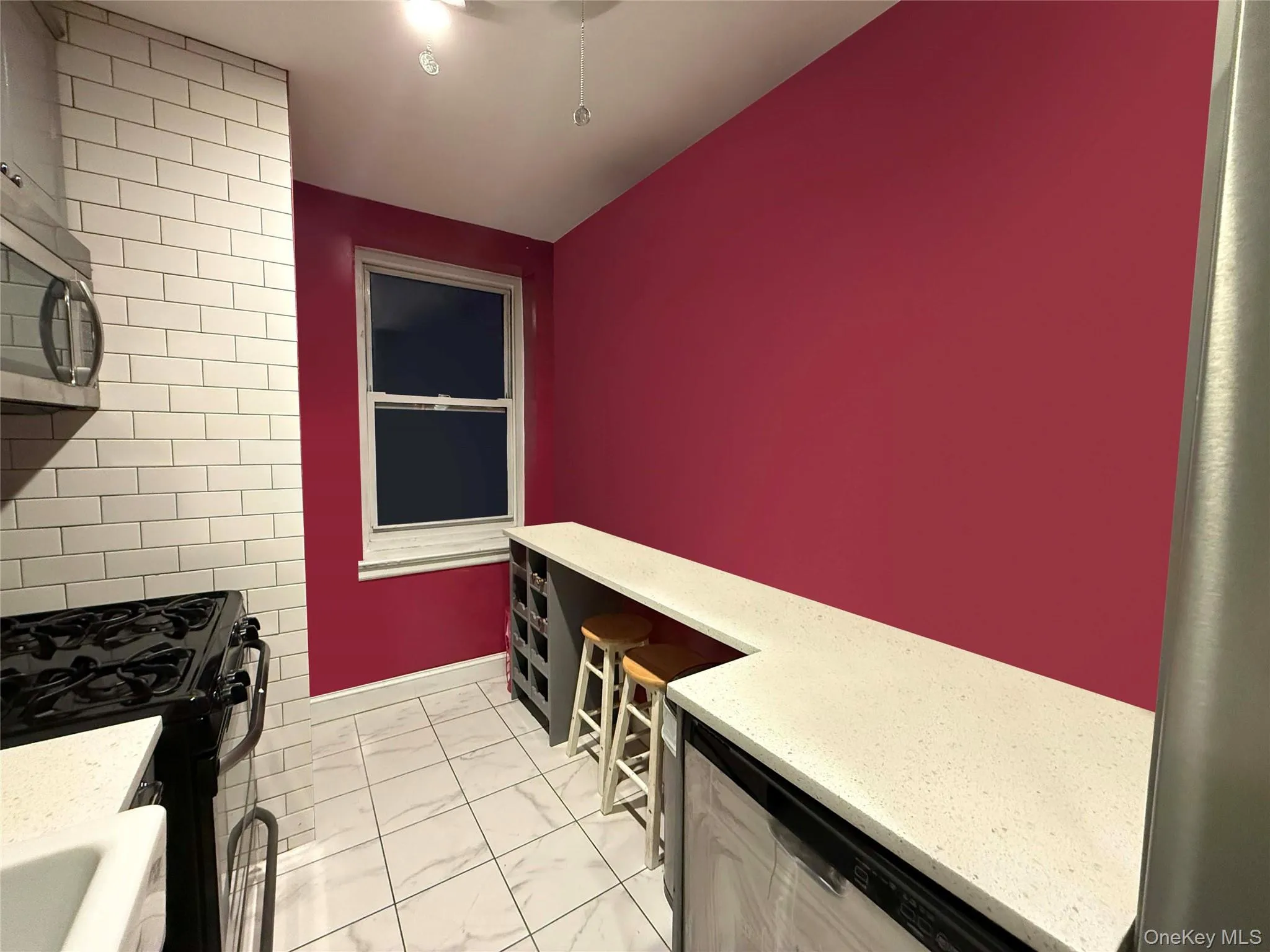 Kitchen with a Quartz Countertop breakfast bar Kitchen with a Quartz Countertop breakfast bar