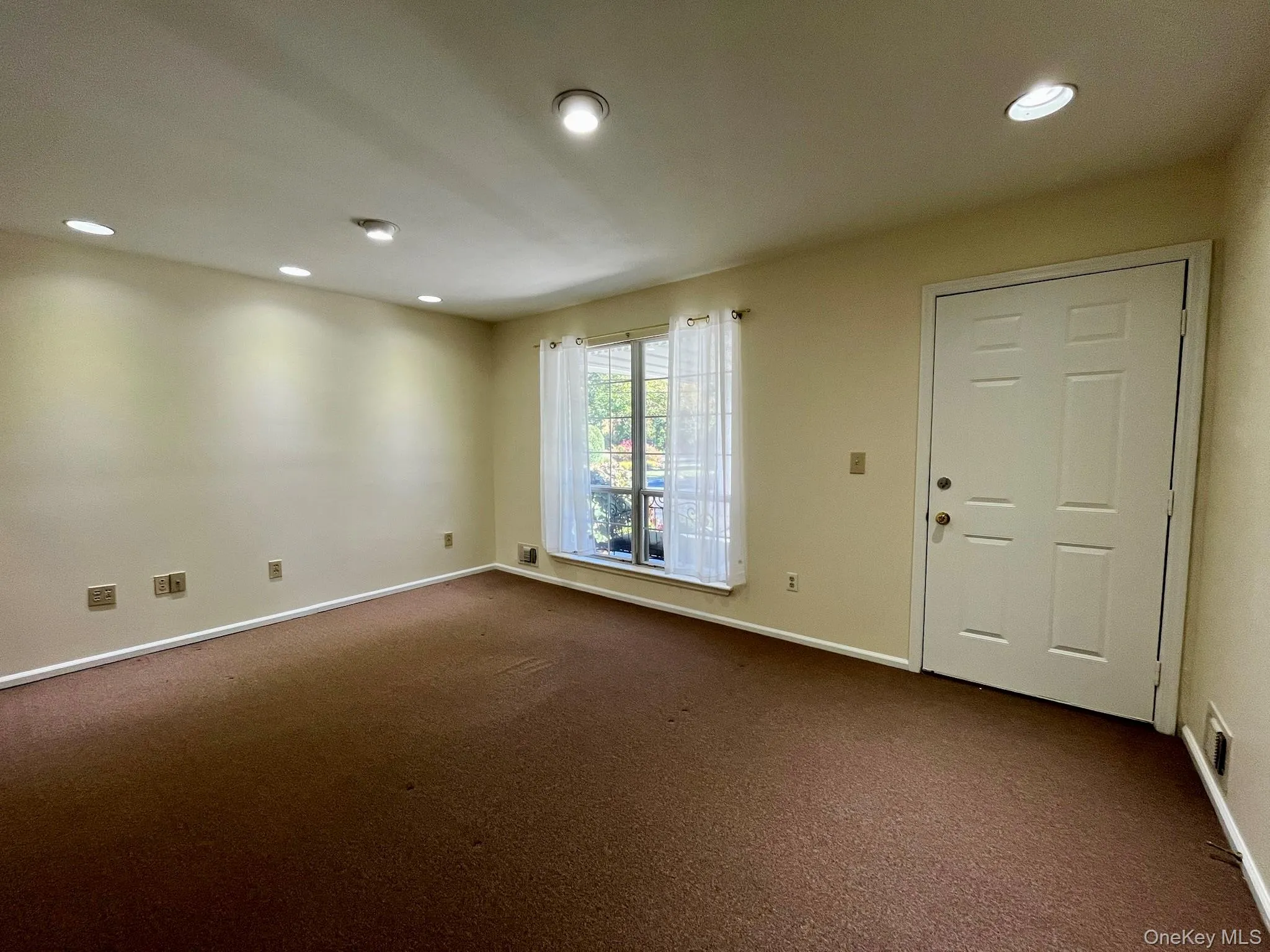 Front room upon entrance Front room upon entrance