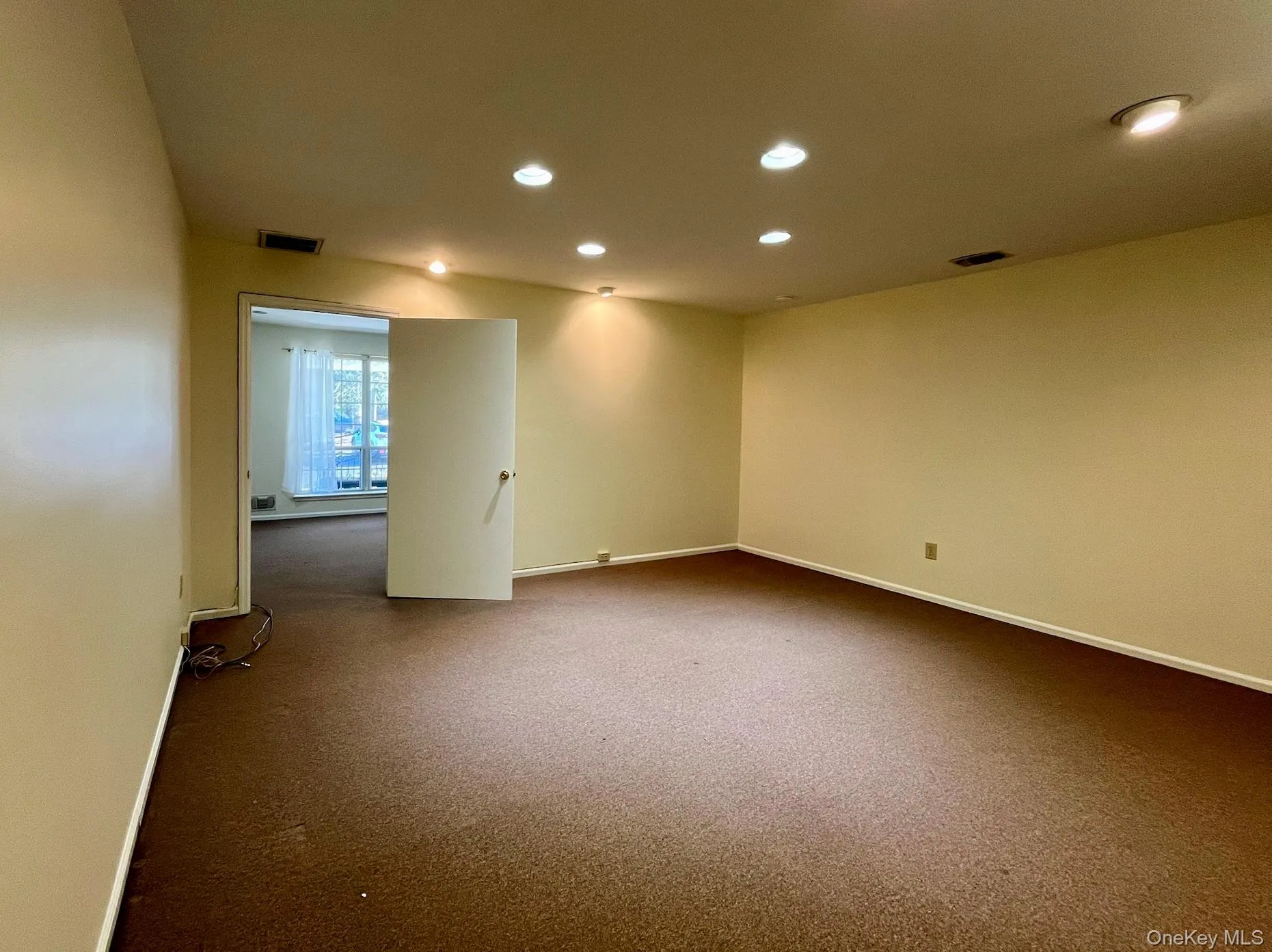 Separate space for office, meeting room, wellness center Separate space for office, meeting room, wellness center