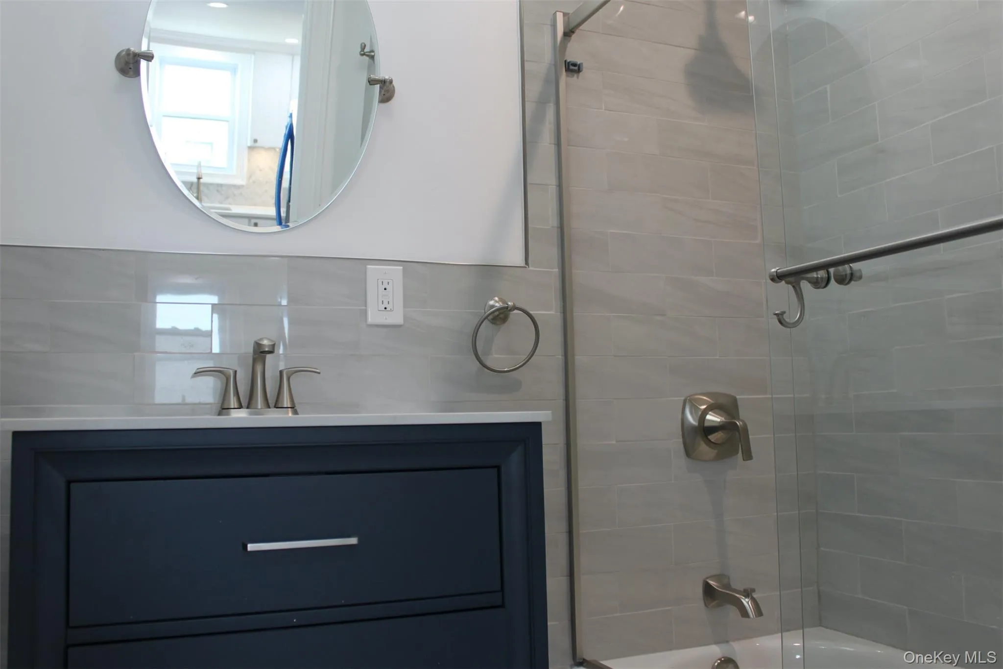 Full bathroom with bathing tub / shower combination and vanity Full bathroom with bathing tub / shower combination and vanity