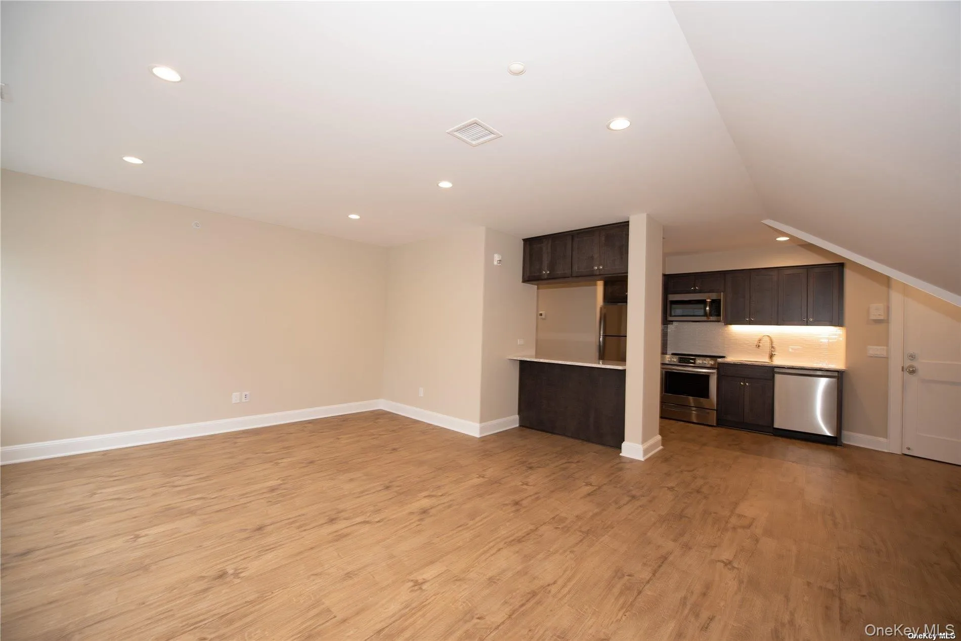 444 New York Avenue, Huntington, NY, 1 Bedroom Bedrooms, 3 Rooms Rooms,1 BathroomBathrooms,Residential Lease,Idx,New York,0,924452 444 New York Avenue, Huntington, NY, 1 Bedroom Bedrooms, 3 Rooms Rooms,1 BathroomBathrooms,Residential Lease,Idx,New York,0,924452