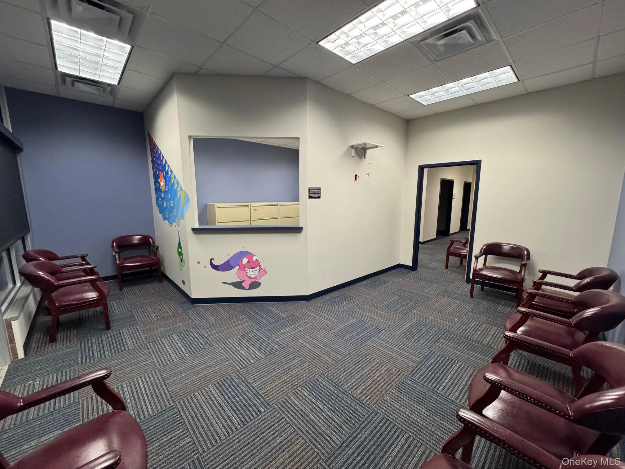 Welcome area with a drop ceiling Welcome area with a drop ceiling