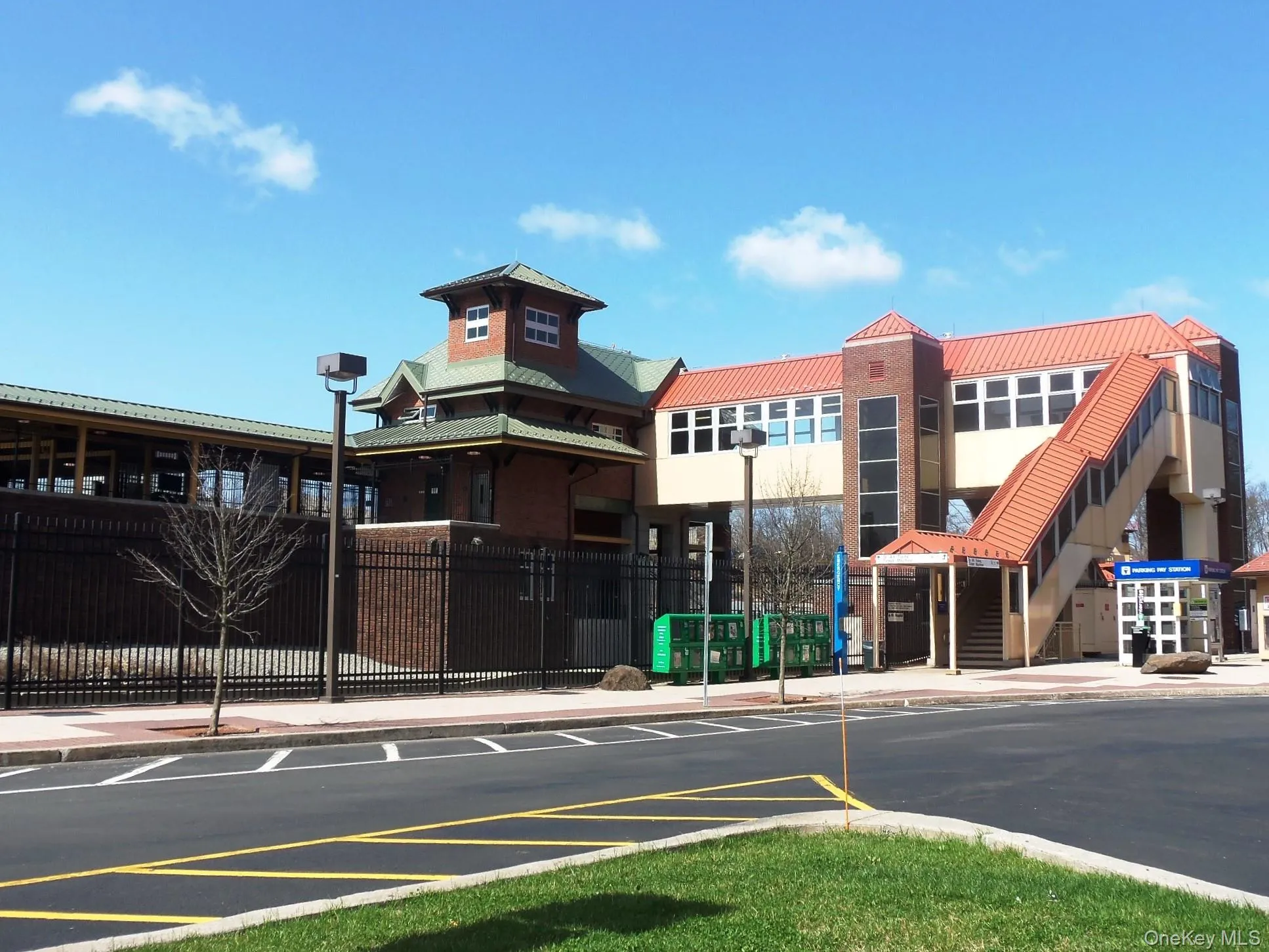 A short ride to Cortlandt Manor Train Station with ample parking. A short ride to Cortlandt Manor Train Station with ample parking.