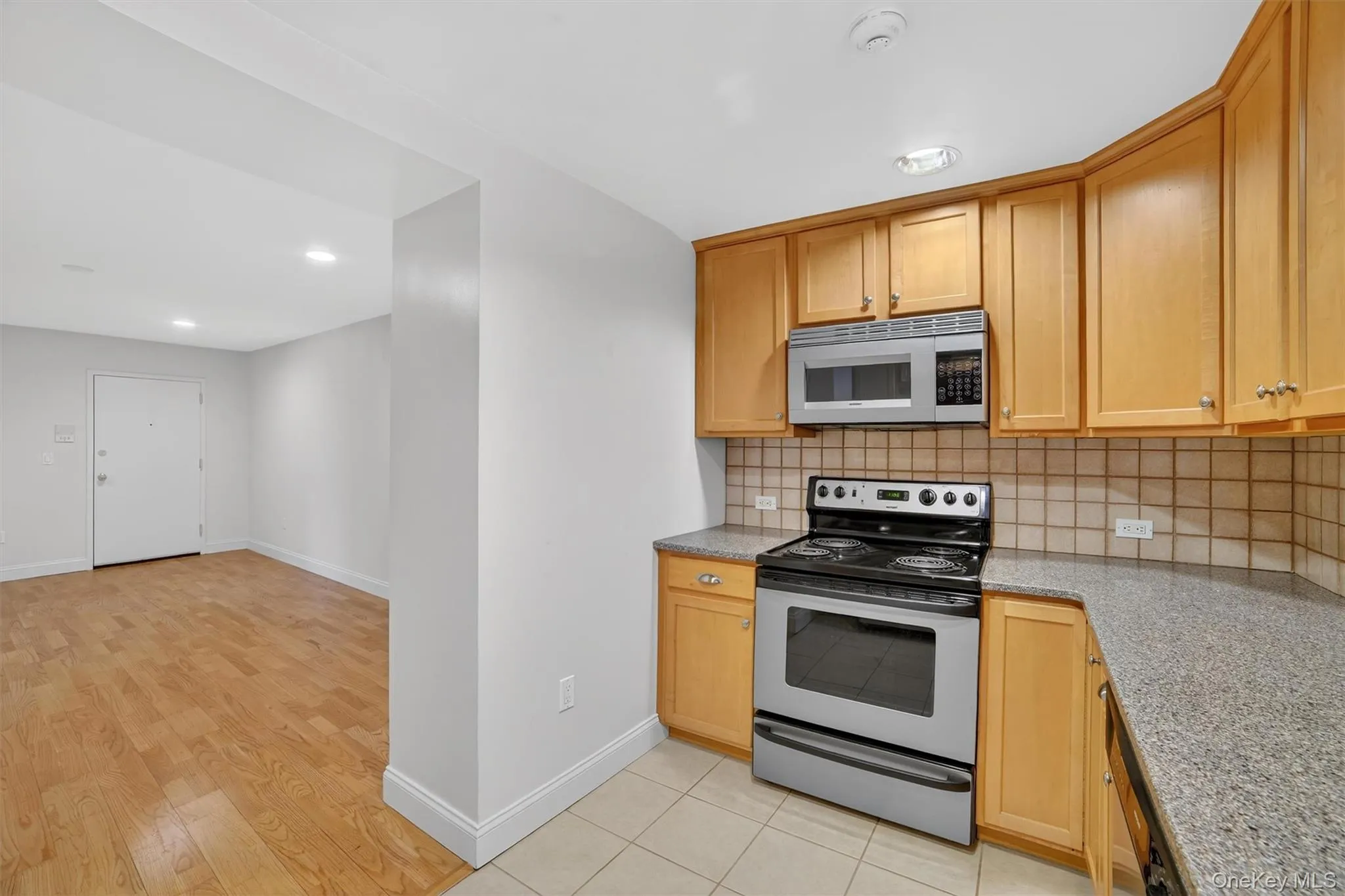 Nicely updated kitchen. Nicely updated kitchen.