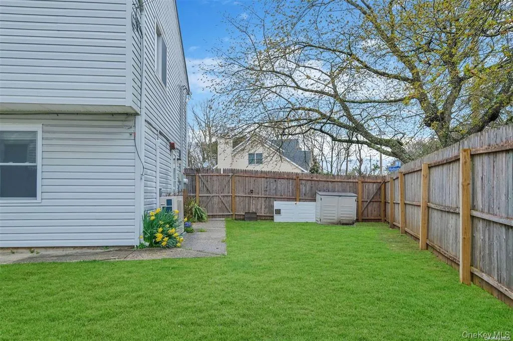 Bottom Unit Yard Space Bottom Unit Yard Space