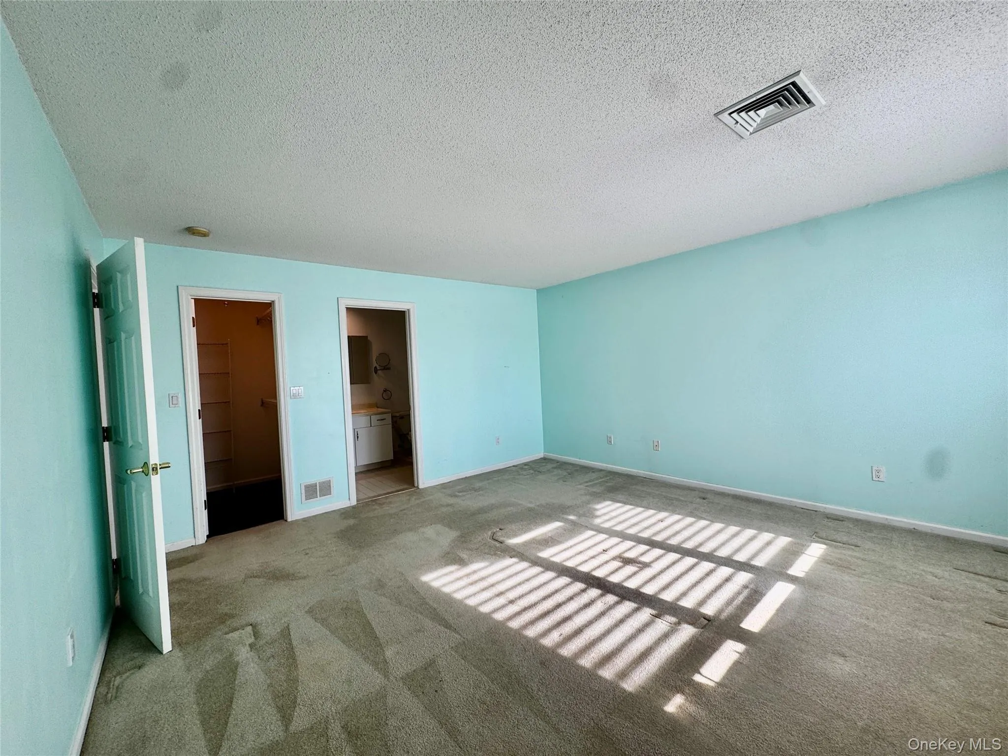 Large Primary Bedroom has Bath En Suite and huge walk in closet Large Primary Bedroom has Bath En Suite and huge walk in closet