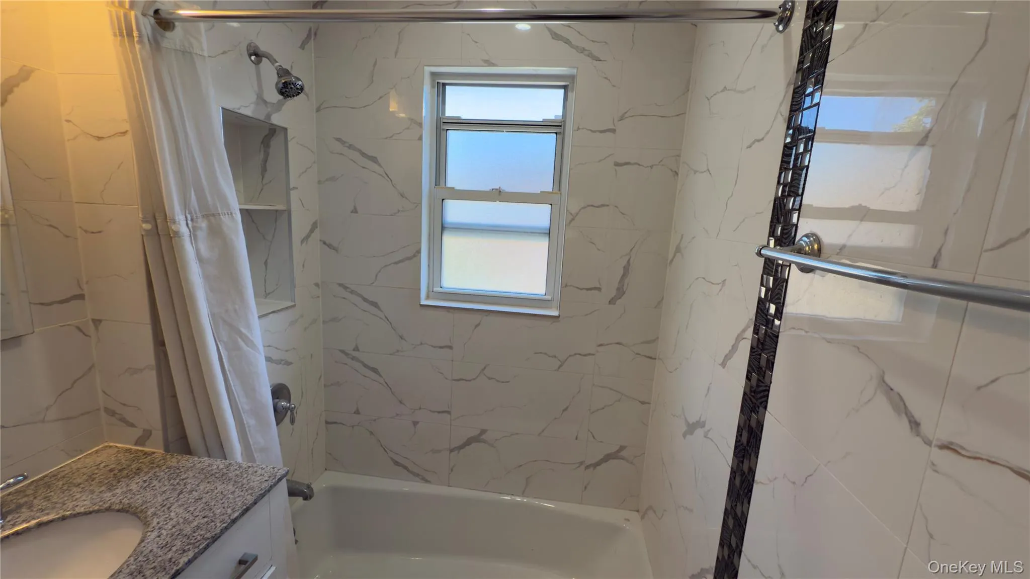 Bathroom with a combined bath / shower with marble appearance and vanity Bathroom with a combined bath / shower with marble appearance and vanity