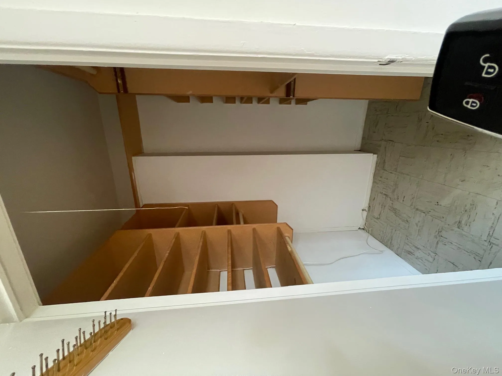 Spacious closet with light floors Spacious closet with light floors