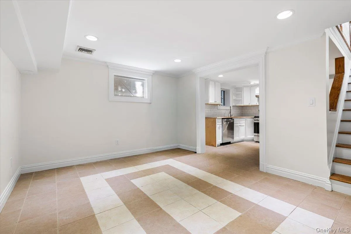 Lower Level offers versatile space for sitting room, play room, work space, dining room, etc! Lower Level offers versatile space for sitting room, play room, work space, dining room, etc!