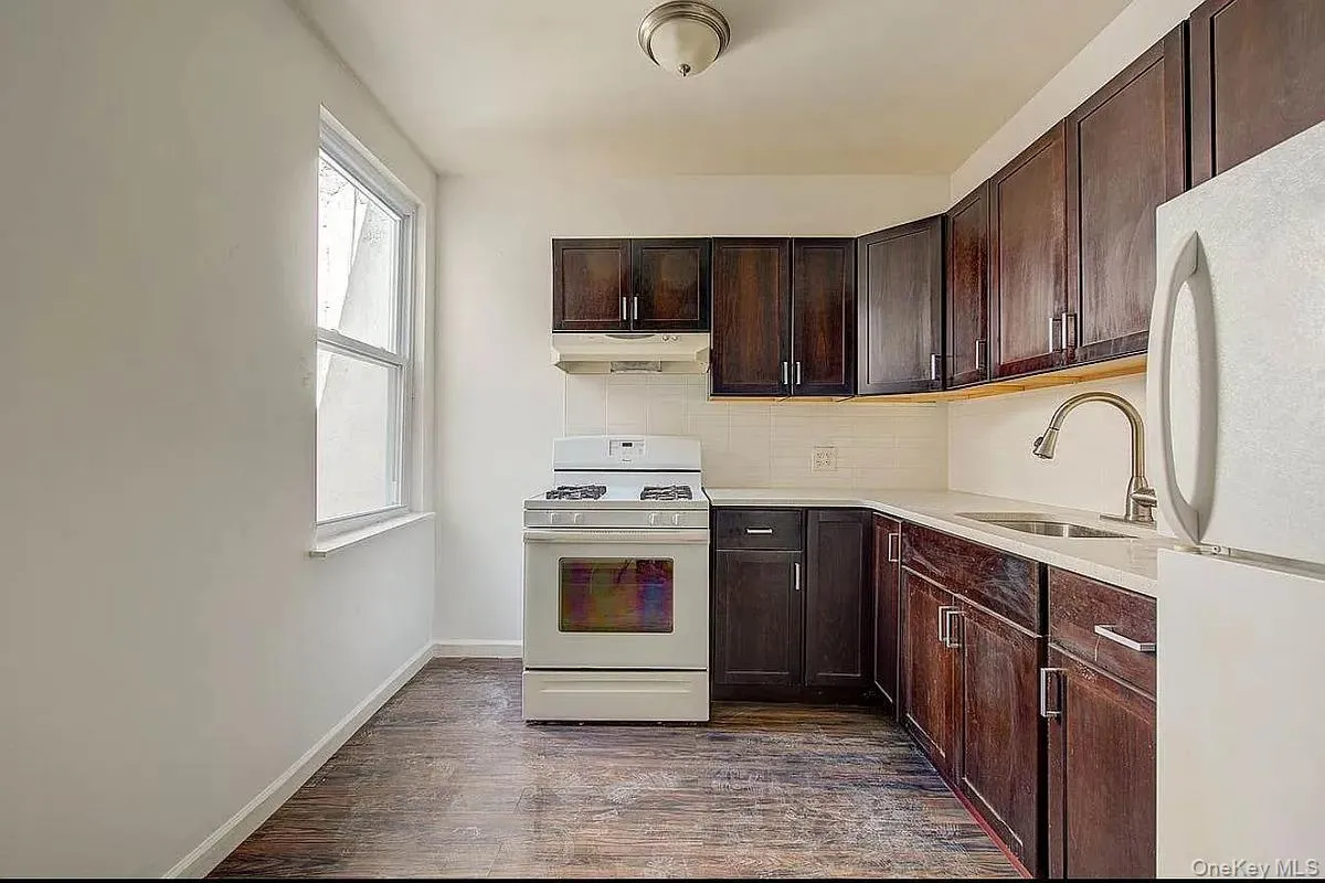 72-47 Metropolitan Avenue, New York, NY, 1 Bedroom Bedrooms, 5 Rooms Rooms,1 BathroomBathrooms,Residential Lease,Idx,Metropolitan,0,925353 72-47 Metropolitan Avenue, New York, NY, 1 Bedroom Bedrooms, 5 Rooms Rooms,1 BathroomBathrooms,Residential Lease,Idx,Metropolitan,0,925353