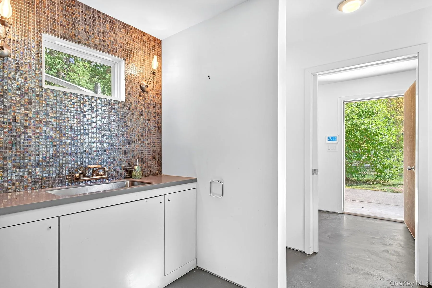 Pool/guest house bathroom. Pool/guest house bathroom.