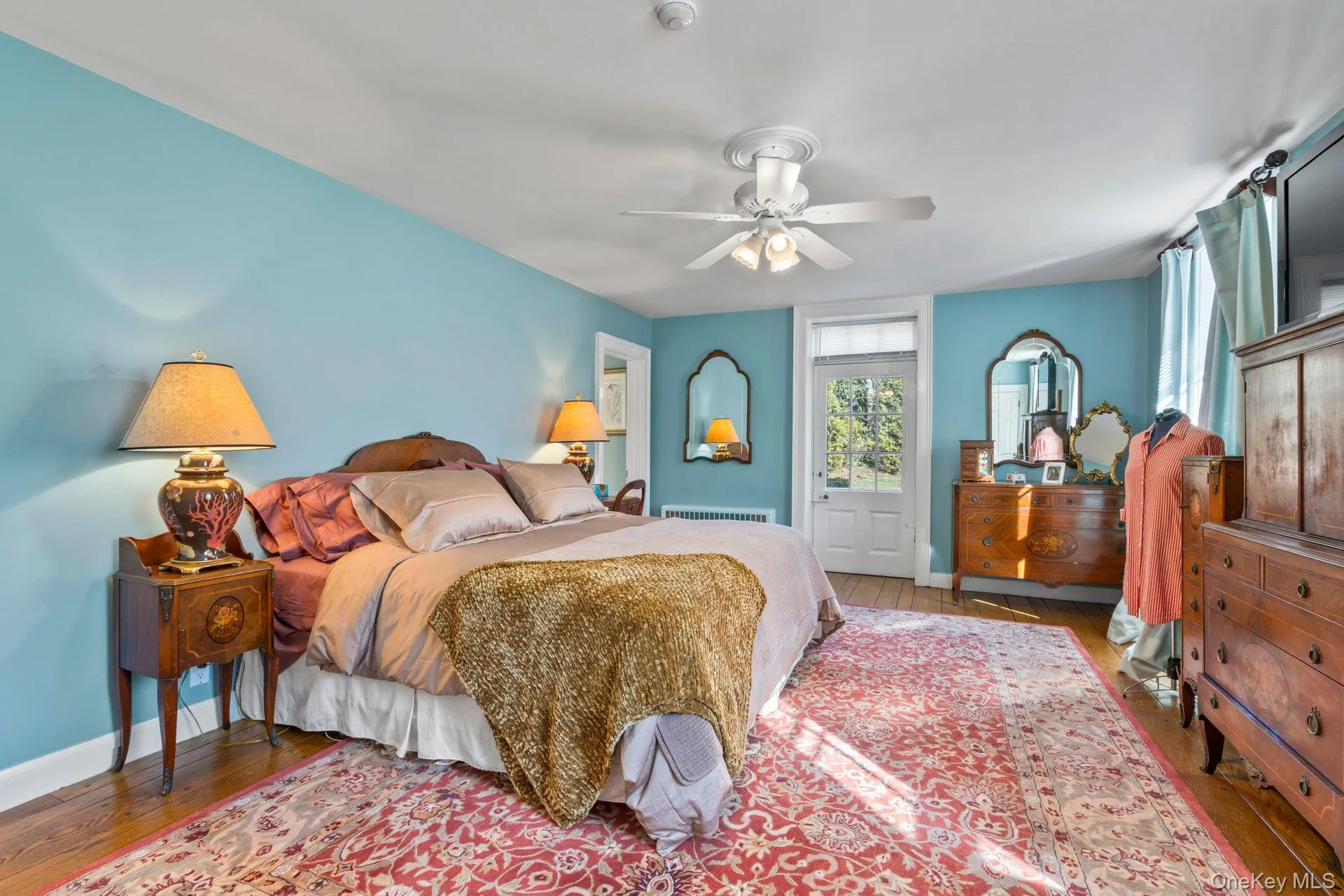 First floor en suite bedroom with separate entrance First floor en suite bedroom with separate entrance