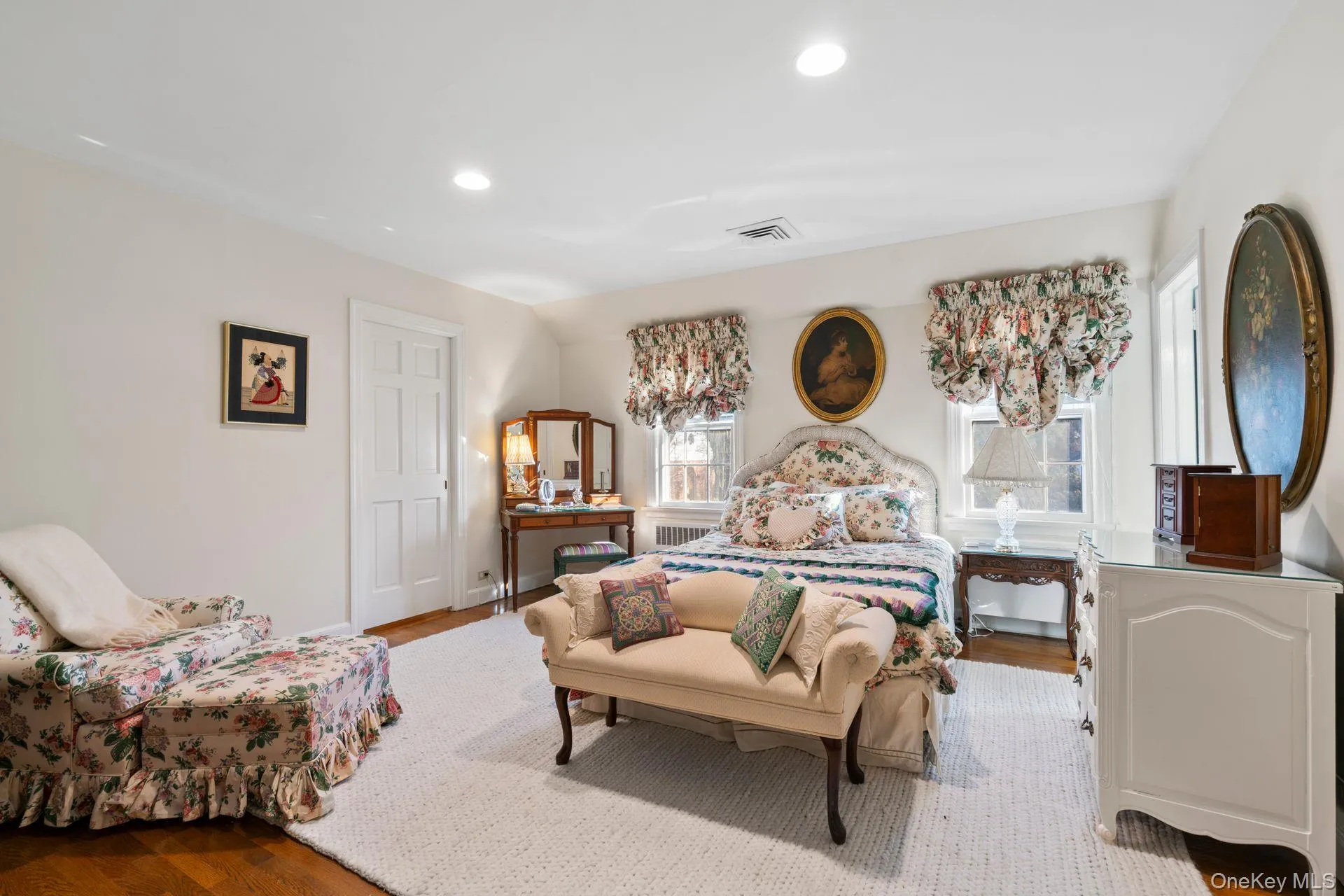 Second floor en suite bedroom Second floor en suite bedroom