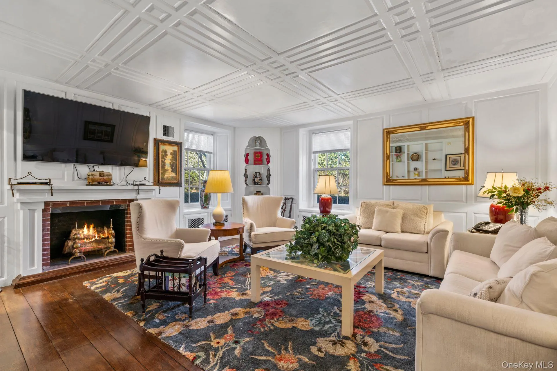 First floor en suite bedroom with wood burning fireplace First floor en suite bedroom with wood burning fireplace