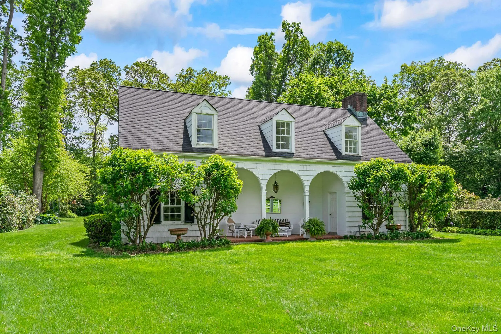 Heated outdoor facility for basketball and squash Heated outdoor facility for basketball and squash