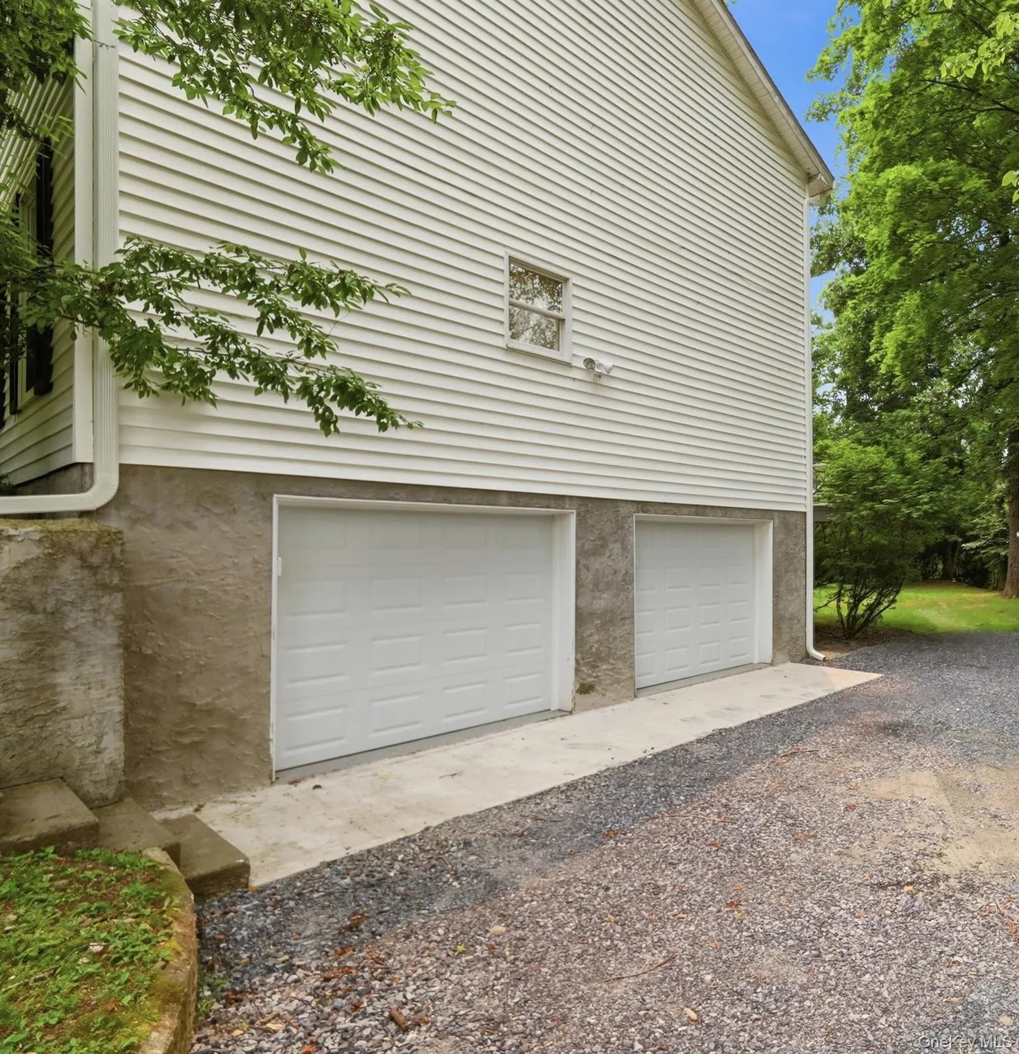 2 car garage! 2 car garage!