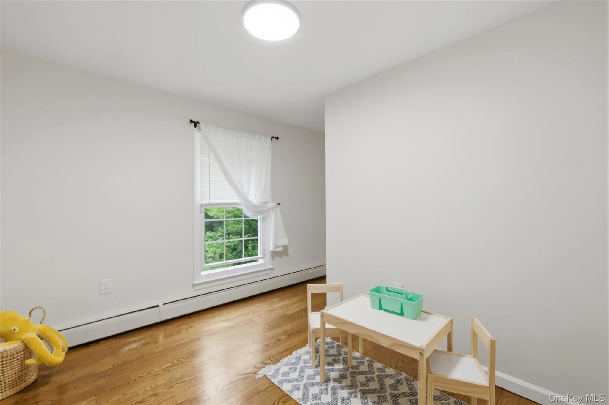 Additional room for office or toy room~ Additional room for office or toy room~