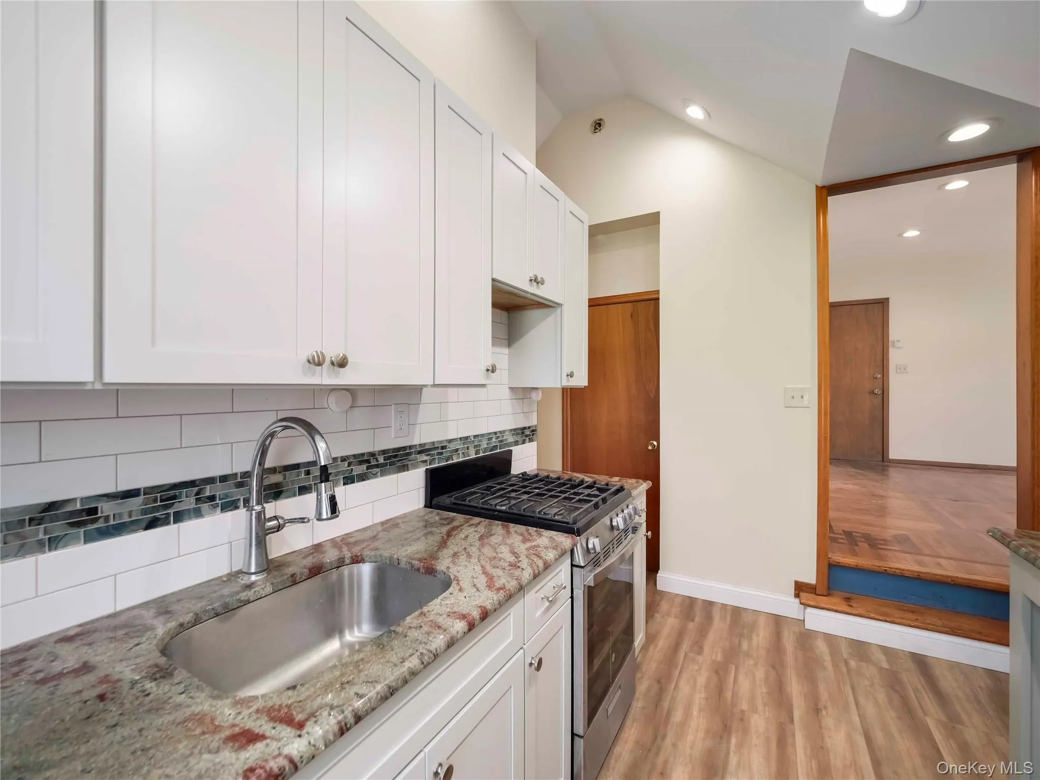 42 Park Avenue, Ramapo, NY, 1 Bedroom Bedrooms, 4 Rooms Rooms,1 BathroomBathrooms,Residential Lease,For Rent,Park,0,925673 42 Park Avenue, Ramapo, NY, 1 Bedroom Bedrooms, 4 Rooms Rooms,1 BathroomBathrooms,Residential Lease,For Rent,Park,0,925673