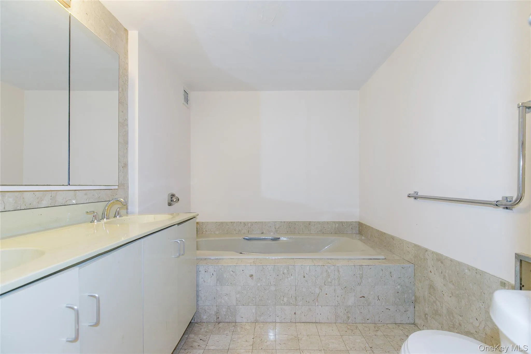 12 BOND Street, North Hempstead, NY, 2 Bedrooms Bedrooms, 5 Rooms Rooms,2 BathroomsBathrooms,Residential Lease,Idx,BOND,0,925774 12 BOND Street, North Hempstead, NY, 2 Bedrooms Bedrooms, 5 Rooms Rooms,2 BathroomsBathrooms,Residential Lease,Idx,BOND,0,925774