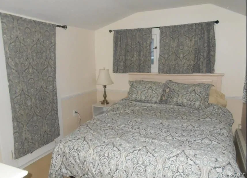 Bedroom with vaulted ceiling Bedroom with vaulted ceiling