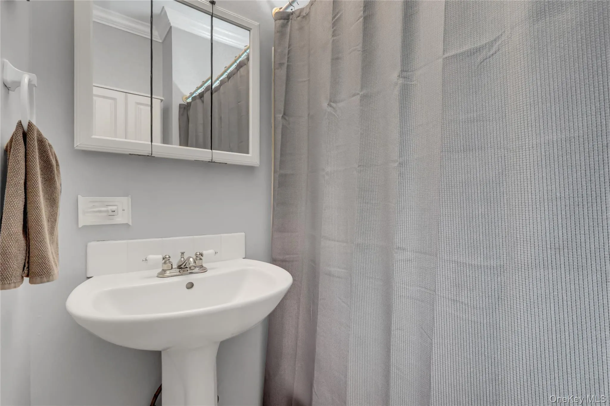 1606 Grundy Avenue, Islip, NY, 3 Bedrooms Bedrooms, 6 Rooms Rooms,2 BathroomsBathrooms,Residential,For Rent,Grundy,0,925942 1606 Grundy Avenue, Islip, NY, 3 Bedrooms Bedrooms, 6 Rooms Rooms,2 BathroomsBathrooms,Residential,For Rent,Grundy,0,925942